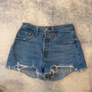 Levi — Jean Shorts